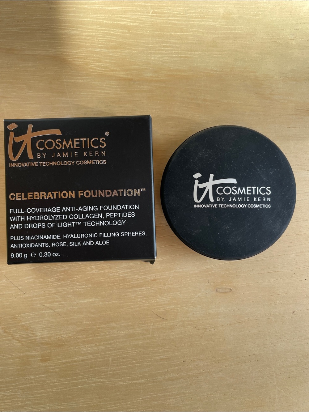 it cosmetics Celebration Foundation Compact in Rich. NIB